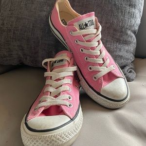 Pink Converse chucks!